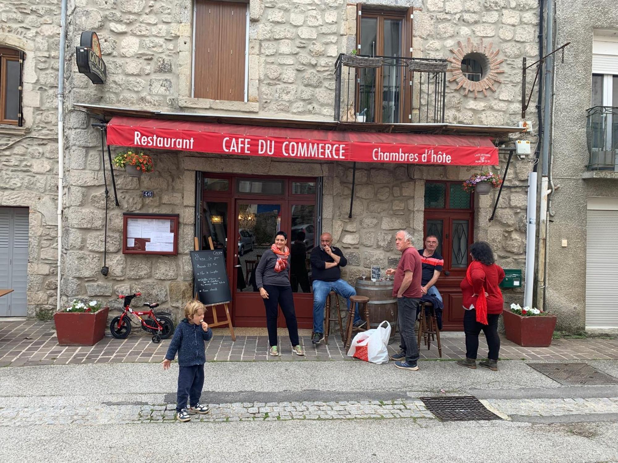 Cafe Du Commerce Genolhac Exteriör bild